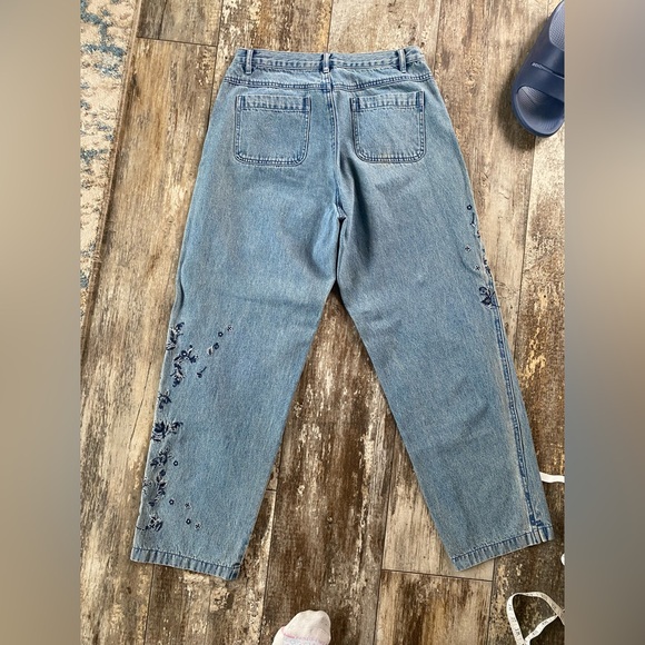 2 for $15 sale: J. Jill light wash embroidered mom jeans 6P - Picture 5 of 8